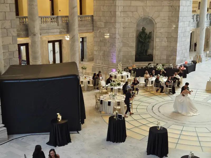 Mobile golf simulator setup at a Utah wedding venue